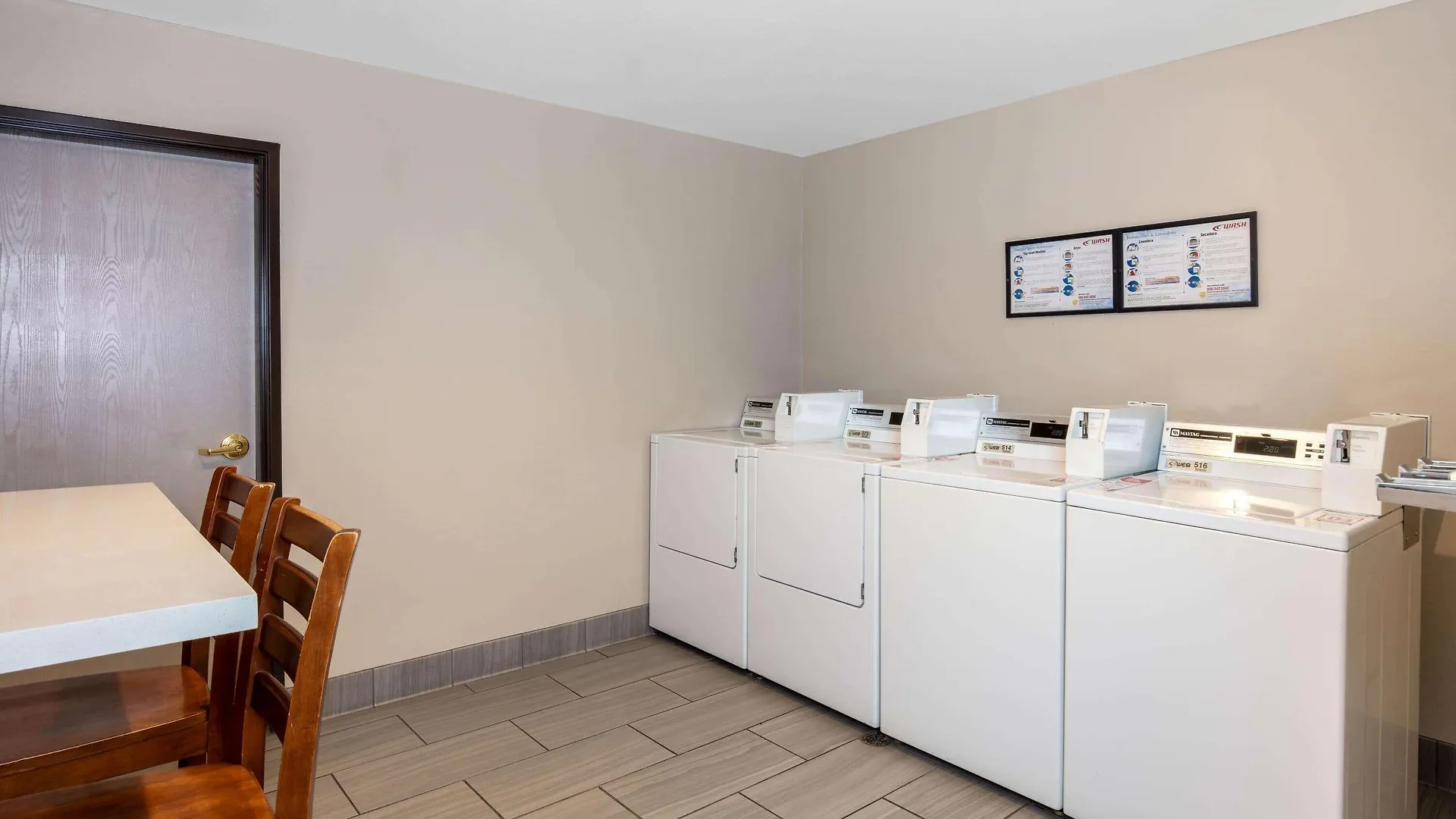 La Quinta Inn & Suites By Wyndham Las Vegas Nellis Hotel