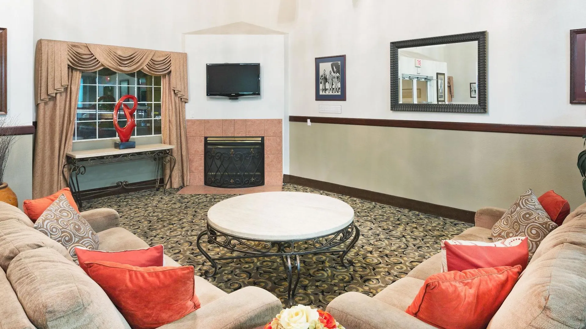 La Quinta Inn & Suites By Wyndham Las Vegas Nellis Hotel